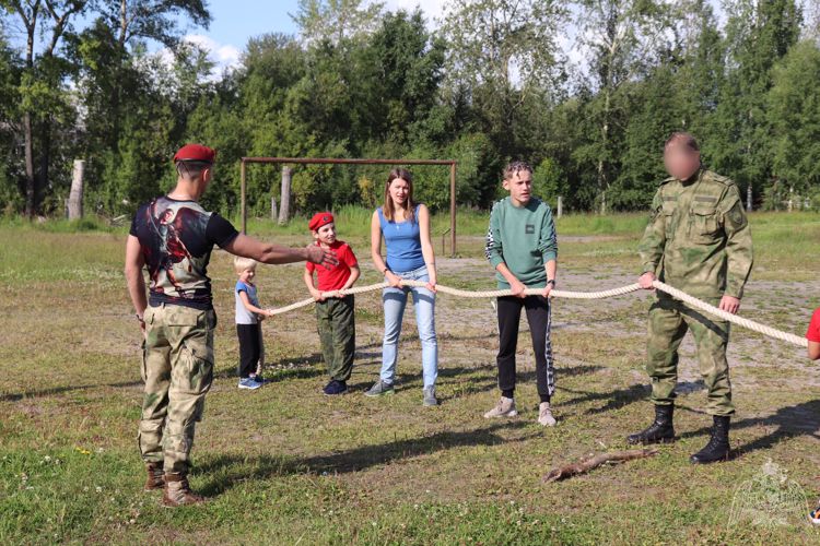 Военнослужащие отряда «Ратник» Северо-Западного округа Росгвардии провели для детей спортивный мастер-класс