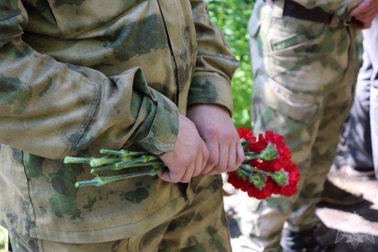 Военнослужащие отряда «Ратник» Северо-Западного округа Росгвардии почтили память бойца, трагически погибшего в горах Кабардино-Балкарии