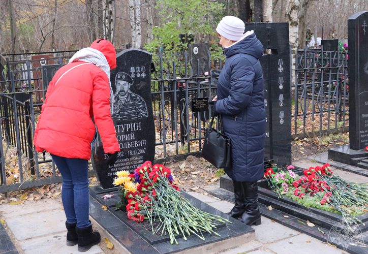 В Архангельске сотрудники областного управления Росгвардии почтили память погибшего офицера СОБРа 