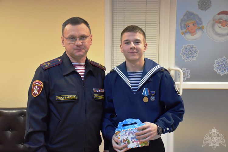 Начальник управления Росгвардии по Архангельской области поздравил кадет с новогодними праздниками