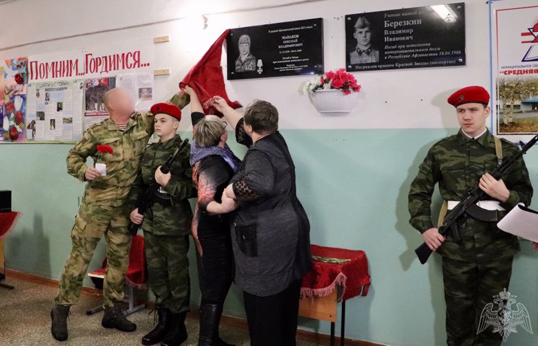 В городе корабелов установили третью мемориальную доску военнослужащему Росгвардии