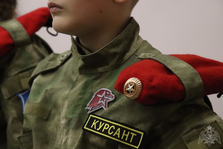В Архангельске военнослужащие Росгвардии приняли участие в проведении военно-медицинской игры для школьников