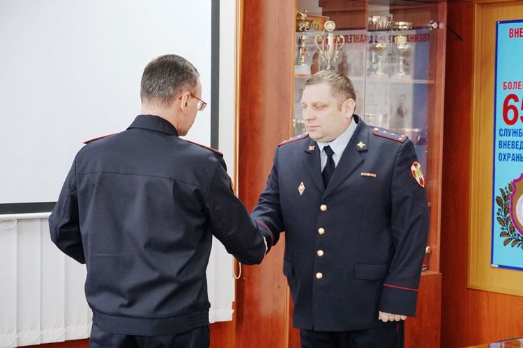 Начальник управления Росгвардии по Архангельской области вручил награды отличившимся сотрудникам и военнослужащим