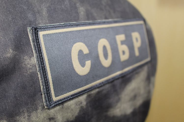 В Архангельске при содействии СОБР Росгвардии задержан подозреваемый в сбыте поддельных денежных средств