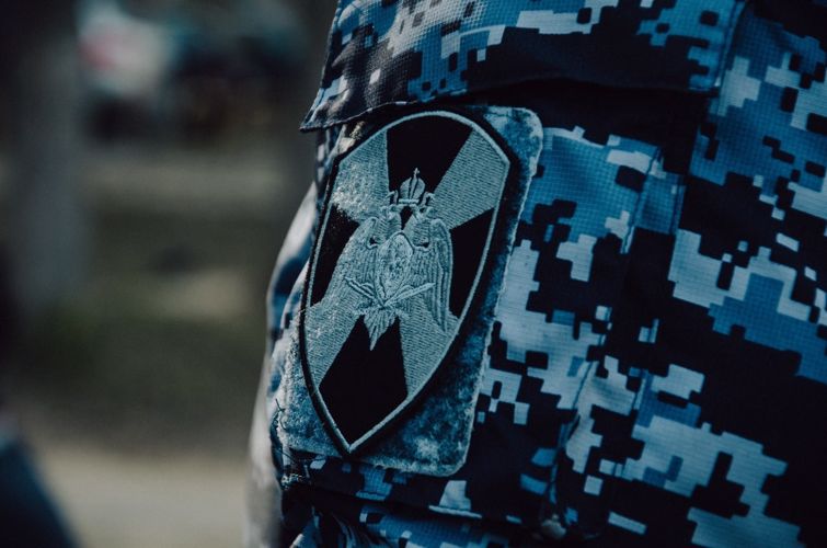 В Архангельске при содействии сотрудников Росгвардии задержан предполагаемый преступник, объявленный в федеральный розыск