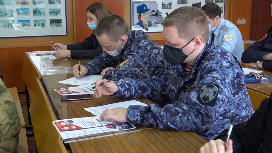 Представители Росгвардии Архангельской области приняли участие в написании «Диктанта Победы»