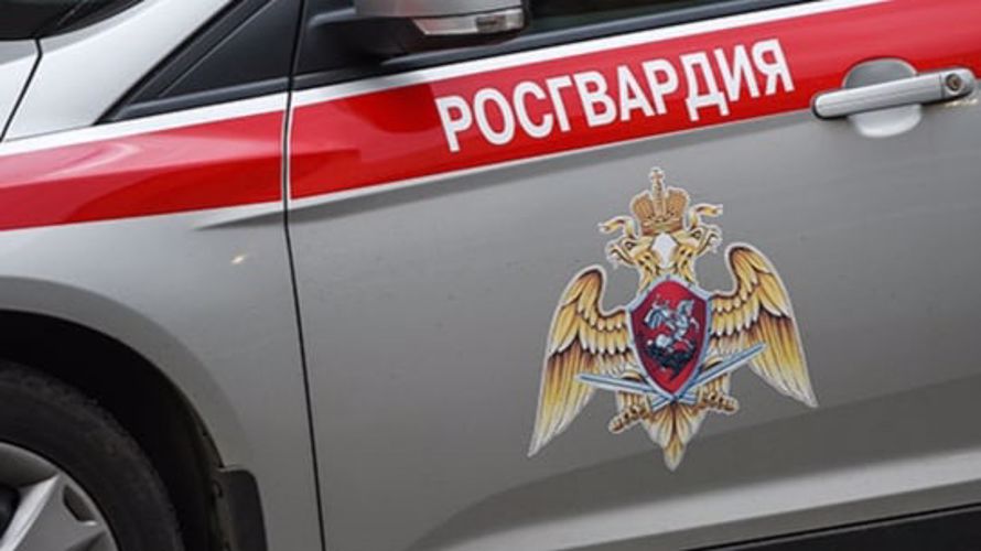 В Вельске наряд Росгвардии задержал гражданина, подозреваемого в краже вещей на железнодорожном вокзале