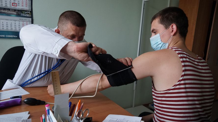 Более 50% росгвардейцев в Архангельской области вакцинировано от коронавируса