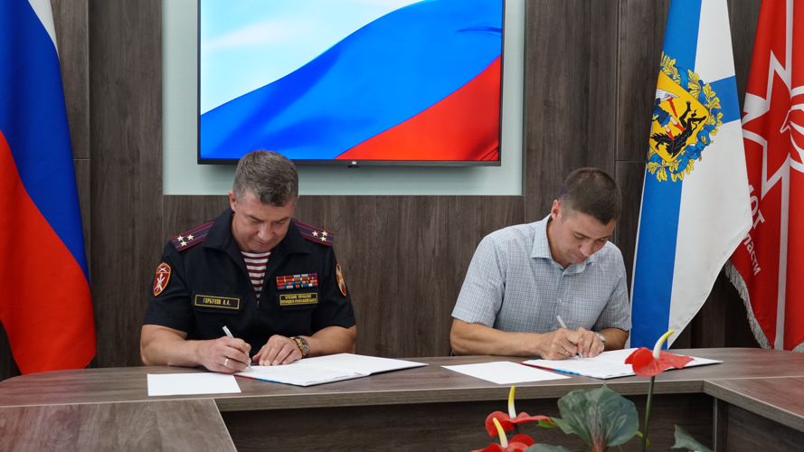 Руководитель архангельского тероргана Росгвардии подписал соглашение о сотрудничестве с центром патриотического воспитания