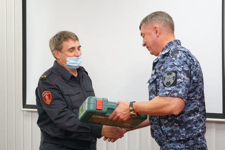 В Управлении Росгвардии по Архангельской области наградили отличившихся сотрудников