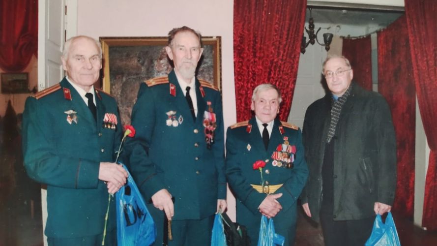 Росгвардейцы поздравили с 70-летним юбилеем председателя региональной ветеранской организации