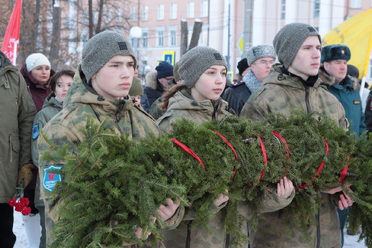 Архангельские росгвардейцы с курсантами из подшефного военно-патриотического клуба почтили память жертв Гражданской войны и интервенции