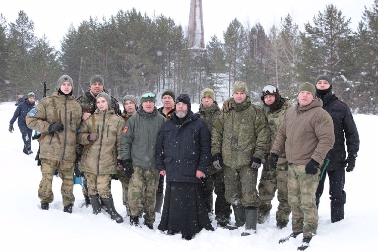 Архангельские росгвардейцы с курсантами из подшефного военно-патриотического клуба почтили память жертв Гражданской войны и интервенции