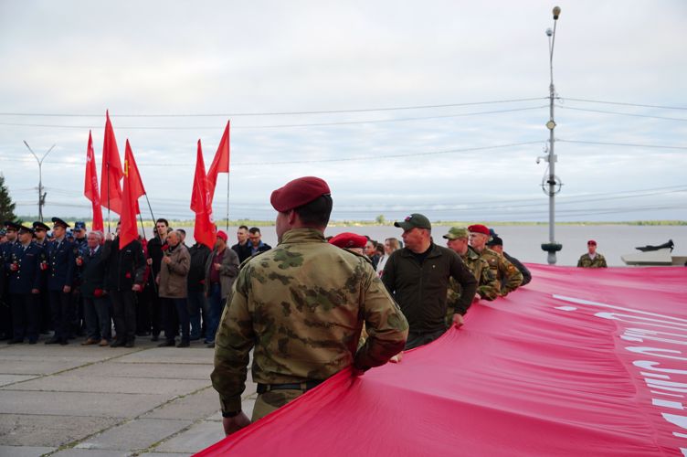 Росгвардейцы Поморья приняли участие во всероссийской акции «Свеча памяти» в Архангельске