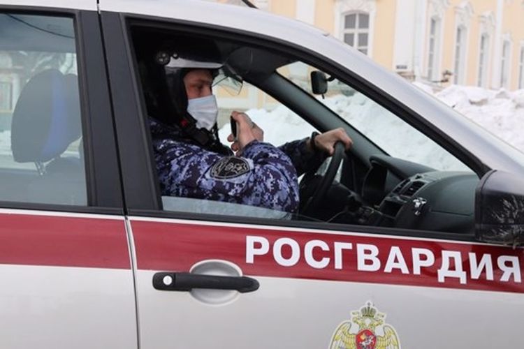 В Коряжме патруль Росгвардии задержал подозреваемого в хищении спиртного