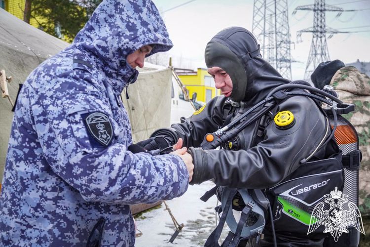 Сотрудники из Архангельской области приняли участие в сборах с водолазами Северо-Западного округа Росгвардии