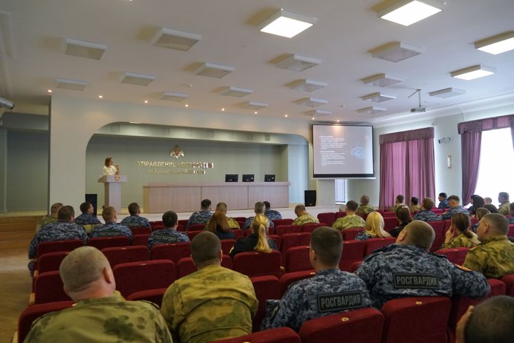 Представитель Российского общества «Знание» выступила с лекцией перед росгвардейцами в Архангельске