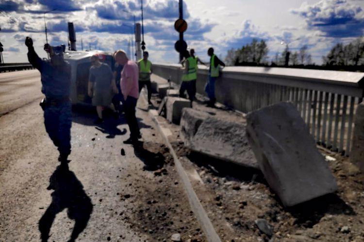 В Архангельске сотрудники Росгвардии помогли отцу с ребенком, пострадавшим в дорожной аварии