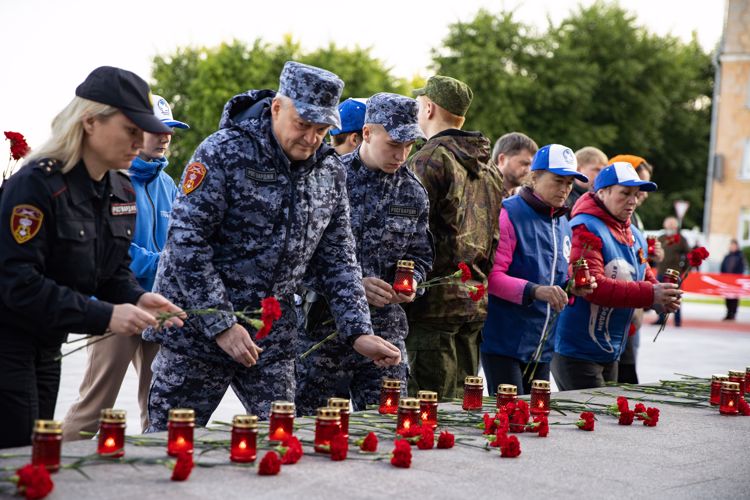 В Поморье представители Росгвардии присоединились к мероприятиям, посвященным дню памяти и скорби