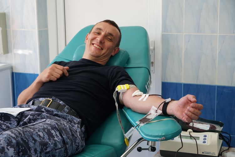 Всероссийскую акцию по сдаче донорской крови «От сердца к сердцу» поддержали росгвардейцы из Архангельска