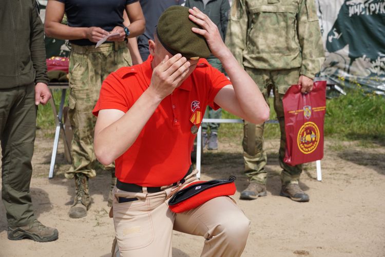 Военнослужащие отряда специального назначения «Ратник» Северо-Западного округа Росгвардии провели военно-спортивную игру для школьников