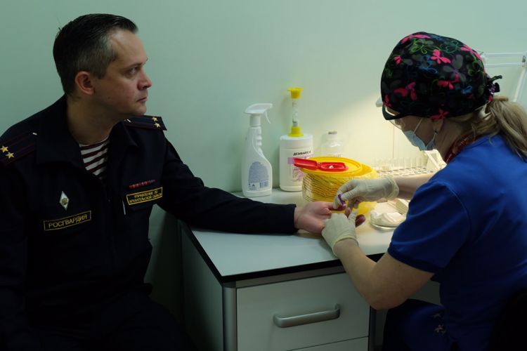 Всероссийскую акцию по сдаче донорской крови «От сердца к сердцу» поддержали росгвардейцы из Архангельска