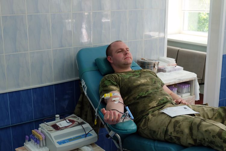 Всероссийскую акцию по сдаче донорской крови «От сердца к сердцу» поддержали росгвардейцы из Архангельска