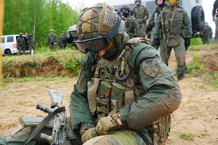Архангельские росгвардейцы оттачивают мастерство владения штатным вооружением