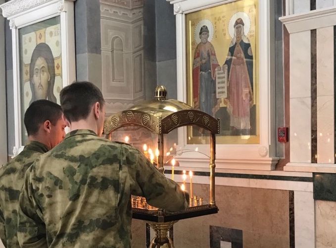 Архангельские росгвардейцы посетили храм накануне празднования дня семьи, любви и верности