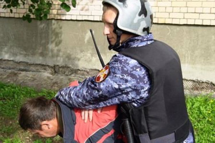 Сотрудники Росгвардии приняли участие в антитеррористическом учении на объекте образования в Архангельске