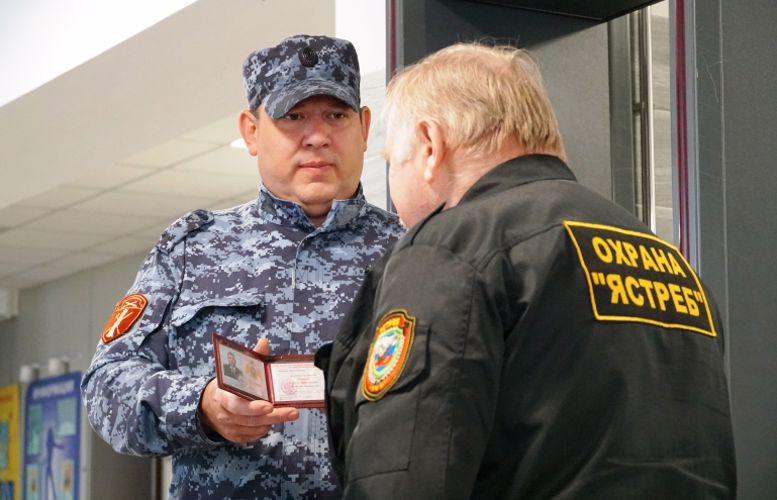 Сотрудники Росгвардии приняли участие в антитеррористическом учении на объекте образования в Архангельске