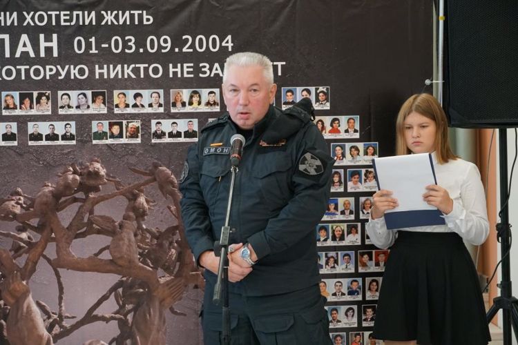 Офицер ОМОН Росгвардии рассказал учащимся архангельской школы о противодействии терроризму  