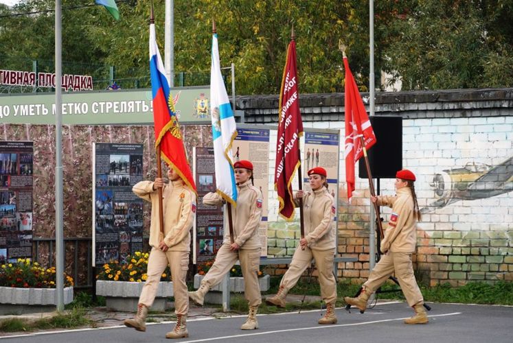 Офицер Управления Росгвардии по Архангельской области вручил юнармейцам спортивные разряды