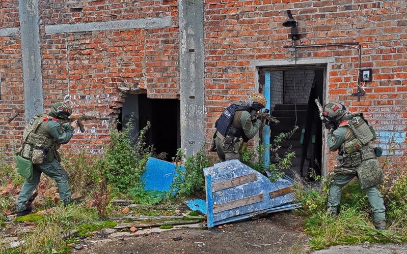 Бойцы спецподразделений Росгвардии провели боевое слаживание группы, убывающей в зону СВО