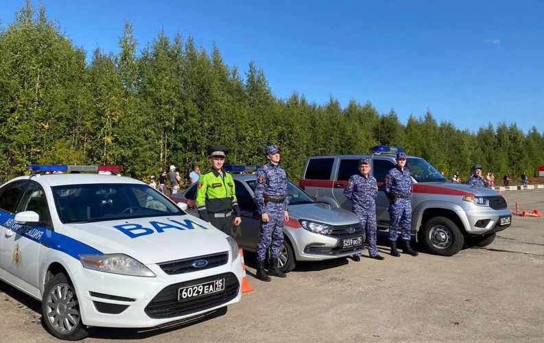 Представители Росгвардии приняли участие в семейном фестивале безопасности дорожного движения в Архангельске