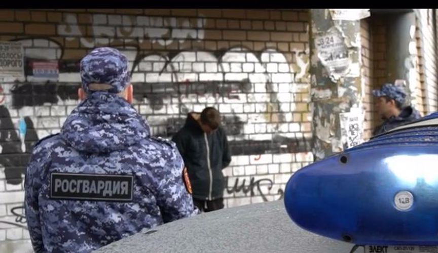 В Северодвинске патруль Росгвардии задержал объявленного в розыск рецидивиста