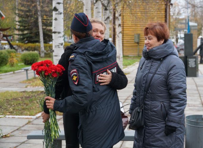 Сотрудники и ветераны архангельского СОБРа Росгвардии почтили память погибшего товарища