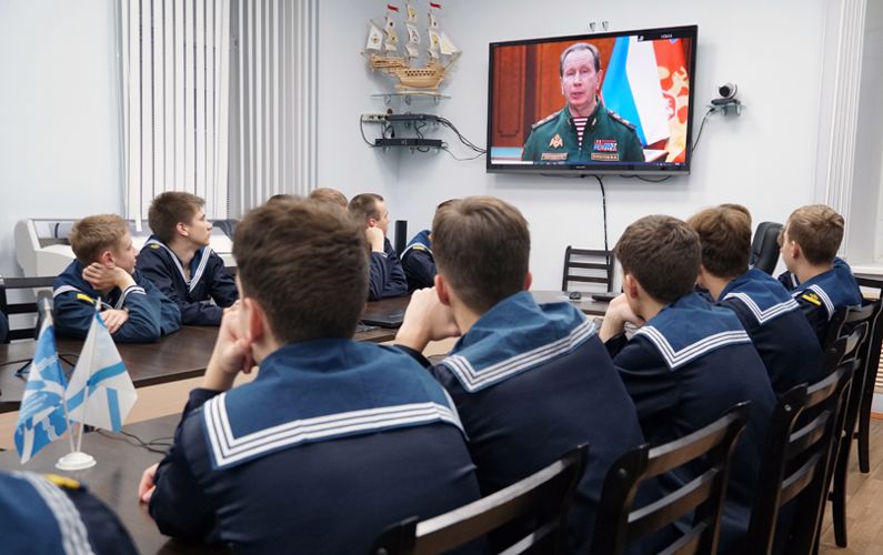 Курсанты Росгвардии пригласили архангельских кадет на учёбу