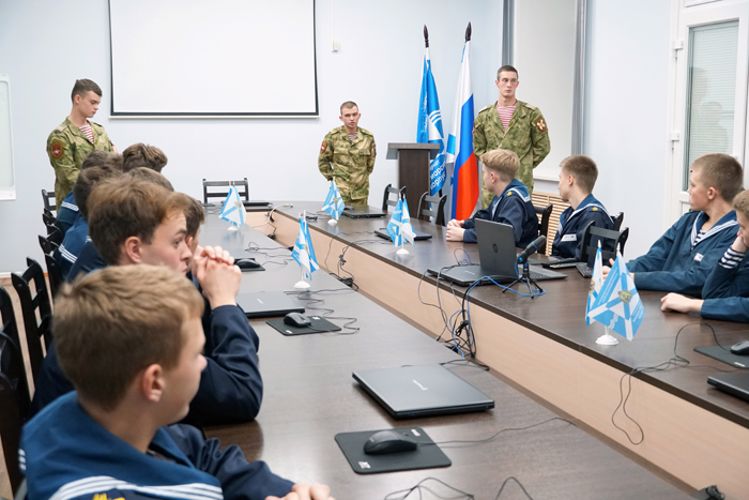 Курсанты Росгвардии пригласили архангельских кадет на учёбу