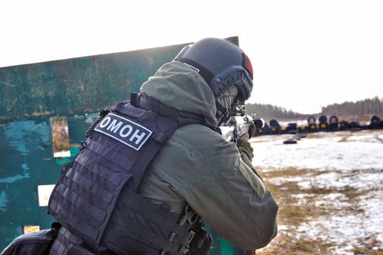 В Архангельске прошли испытания на право ношения знака отличия спецподразделений Росгвардии