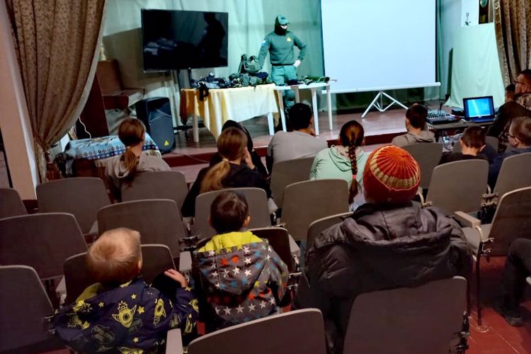 Росгвардеец провел урок Мужества для детей из деревни Пустошь Архангельской области