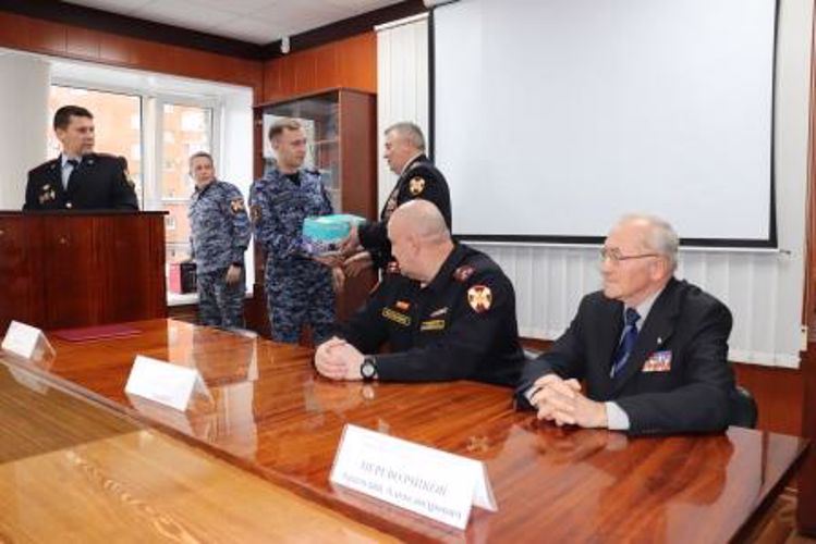 В Архангельске прошло торжественное собрание, посвященное 71-й годовщине со дня образования вневедомственной охраны