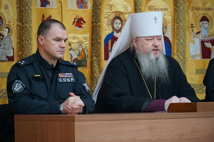 В Архангельске состоялась встреча Митрополита Корнилия с сотрудниками Росгвардии
