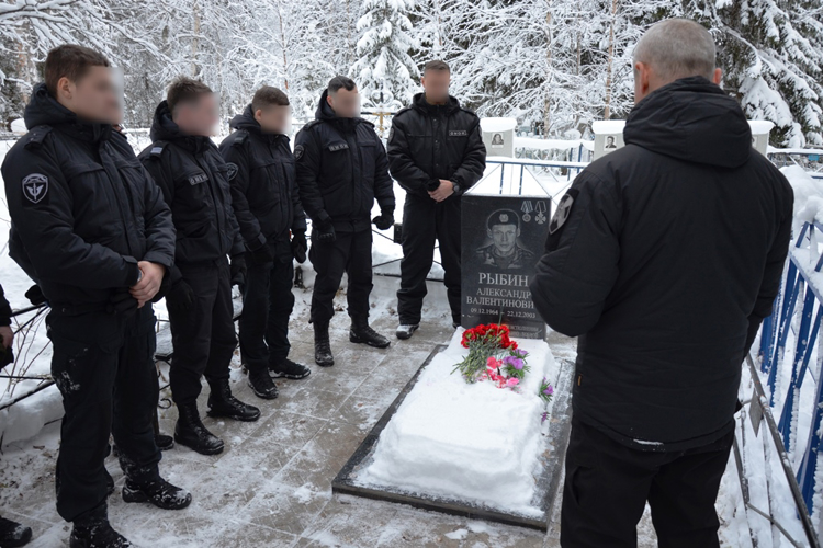 В архангельском ОМОН Росгвардии почтили память погибших в Чечне сотрудников