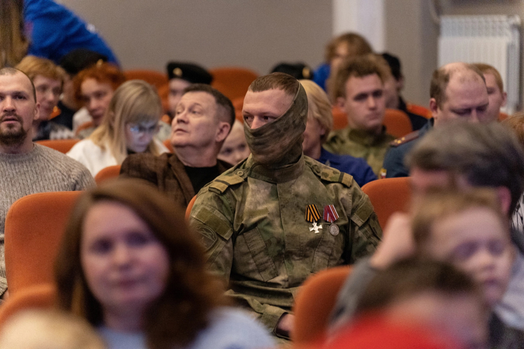 В Архангельске чествовали военнослужащего Росгвардии, участвовавшего в спецоперации
