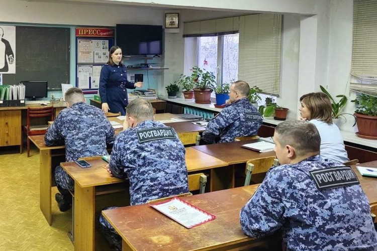 В Северодвинске следователь СК России провела правовое занятие с сотрудниками Росгвардии