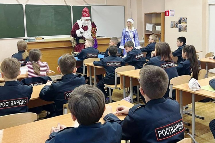 Архангельские росгвардейцы присоединились к ведомственной акции «Дед Мороз специального назначения»