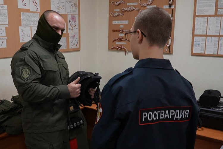 СОБР Росгвардии исполнил мечту архангельского школьника