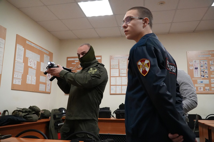 СОБР Росгвардии исполнил мечту архангельского школьника