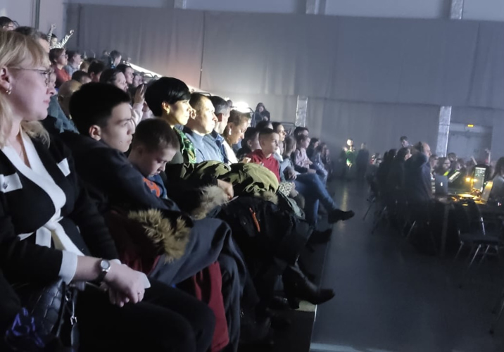 В Архангельске росгвардейцы с семьями побывали на спектакле, рассказывающем об истории Рождества